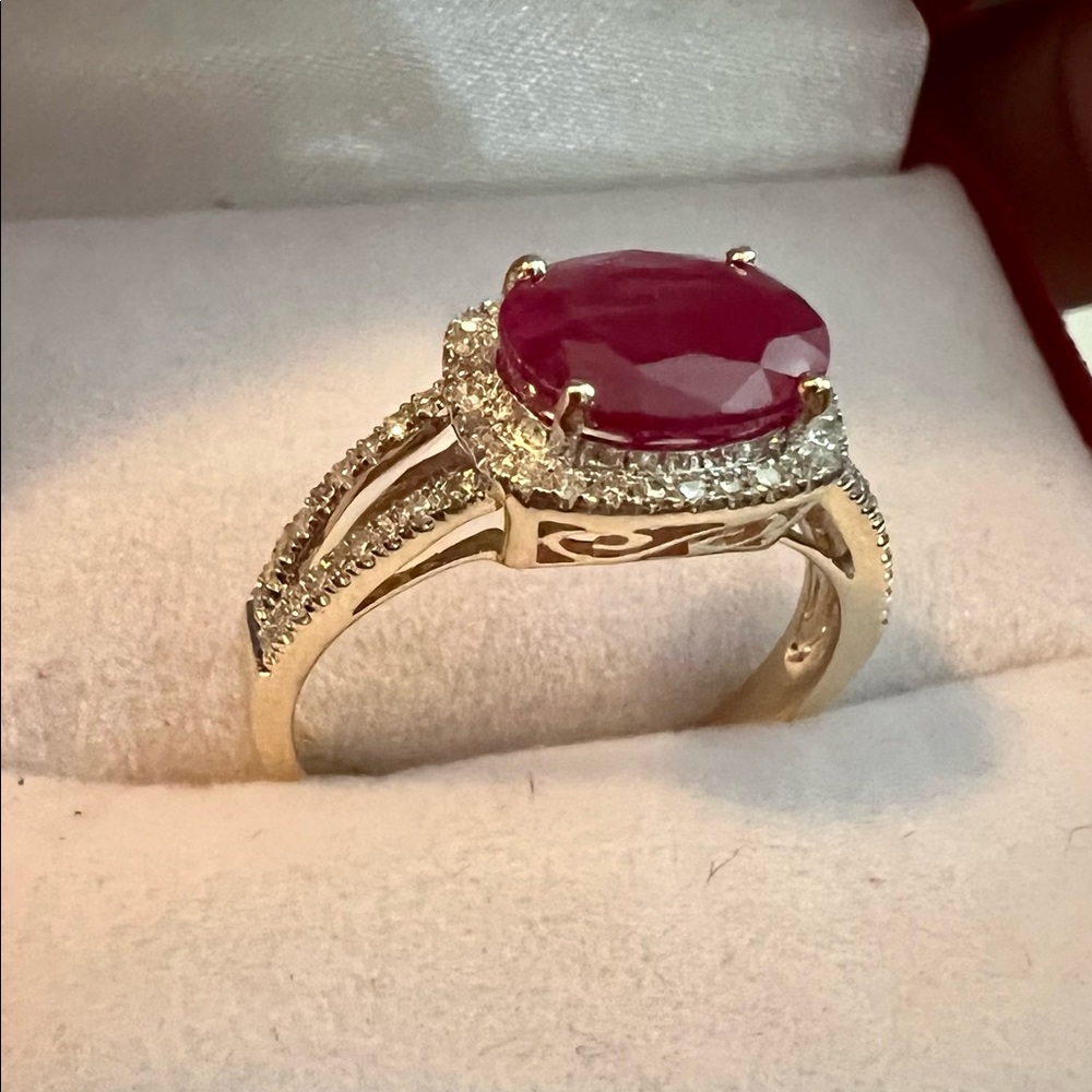 Beautiful 2.32 Carat Ruby and Diamond Ring